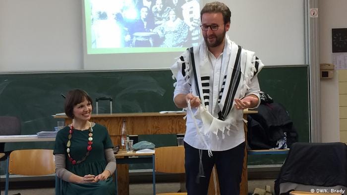 Mascha Schmerling ve Monty Aviel Zeev Ott Schulprojekt Rent-a-Jew (DW/K. Brady)