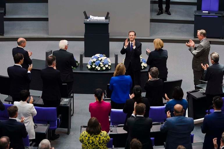 ‘Sadece ölülerin unutma hakkı vardır. Yahudi halkı unutmaz’