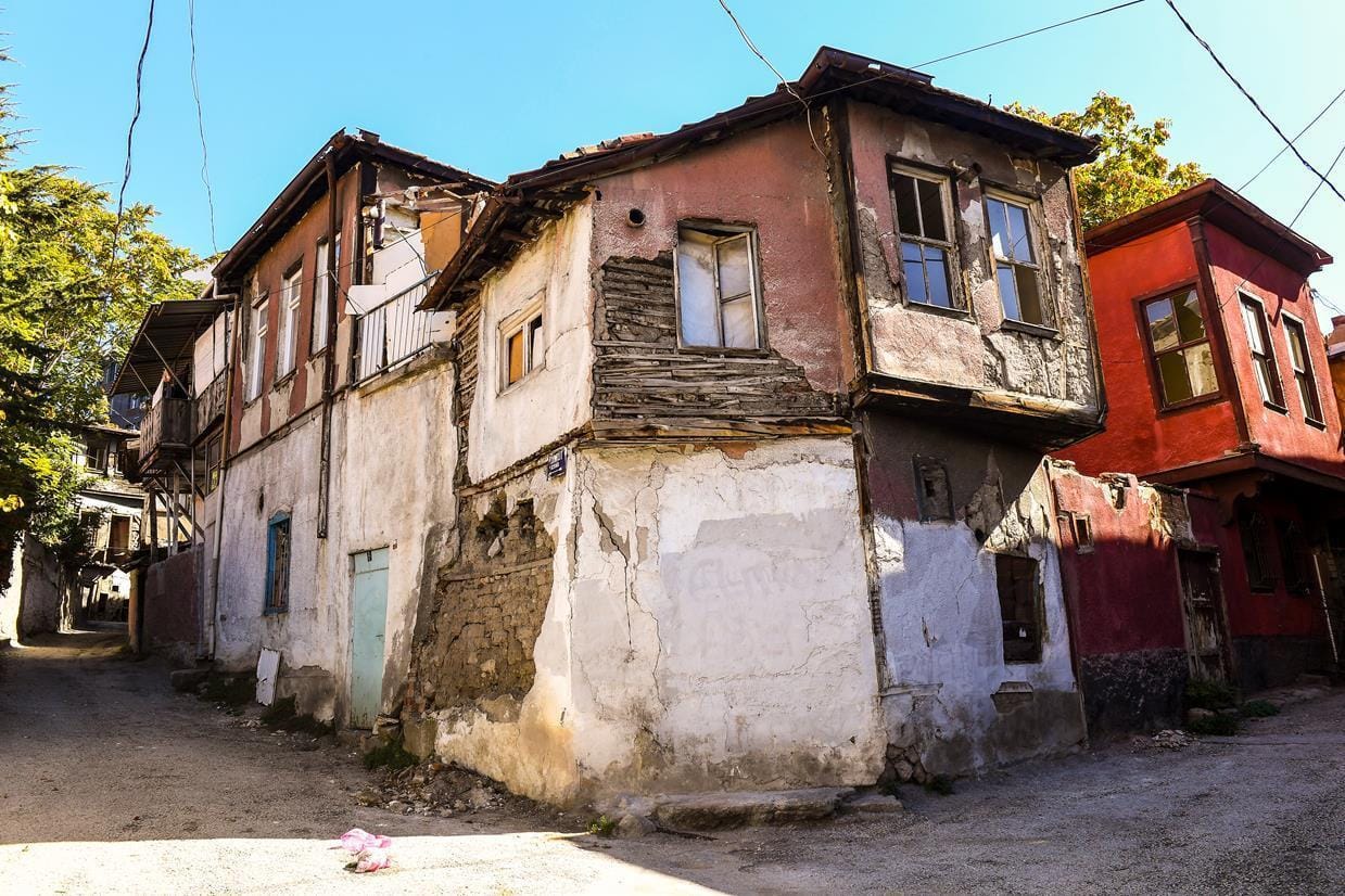 Bir zamanlar bütün kapıların açık olduğu bir mahalle: Yahudi Mahallesi