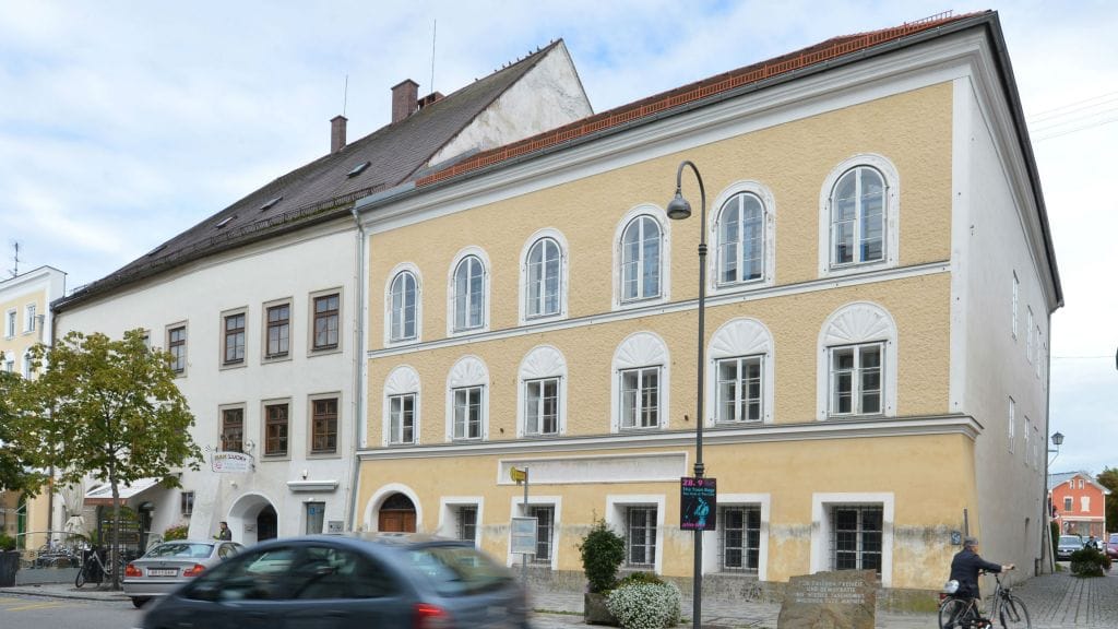 Austria-Hitler-House_Horo