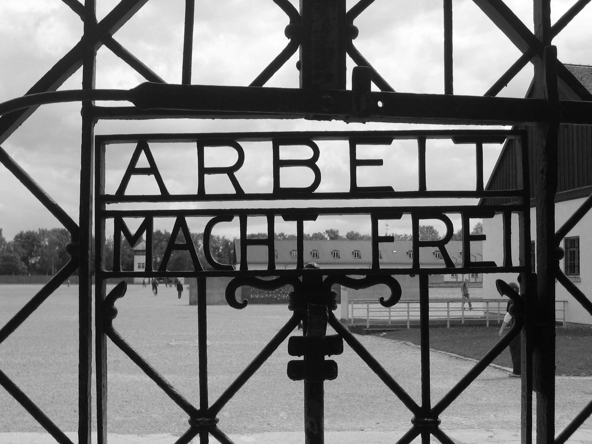 dachau-arbeit-macht-frei-1228880