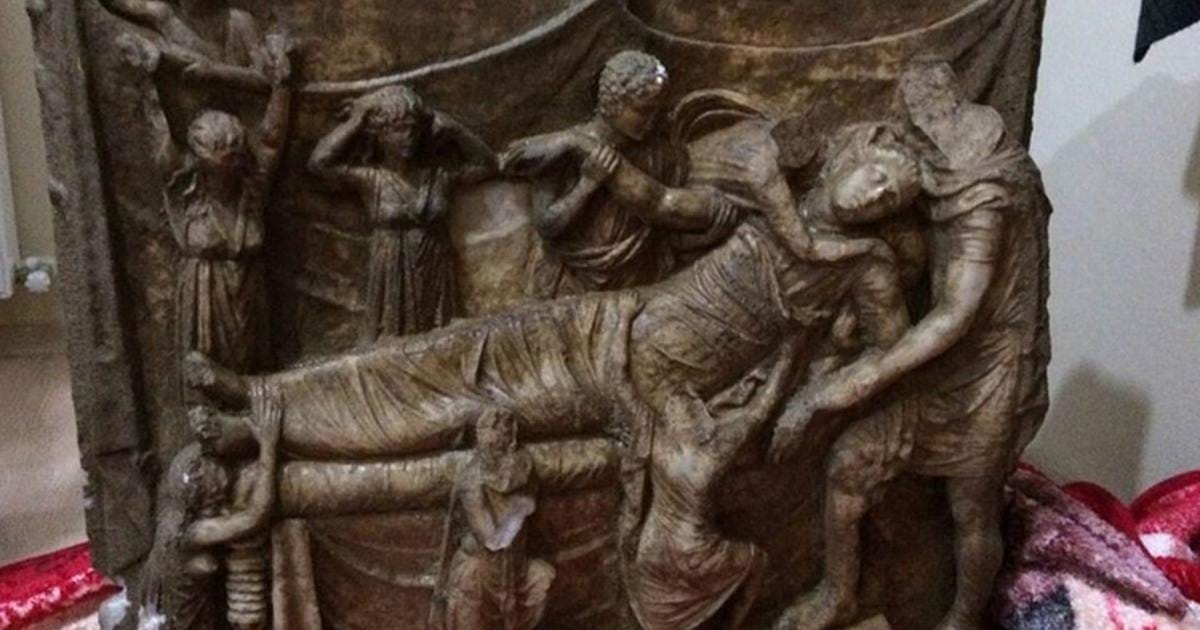 istanbulda-balina-derisine-islenmis-600-yillik-tevrat-ele-gecirildi-dae00d89