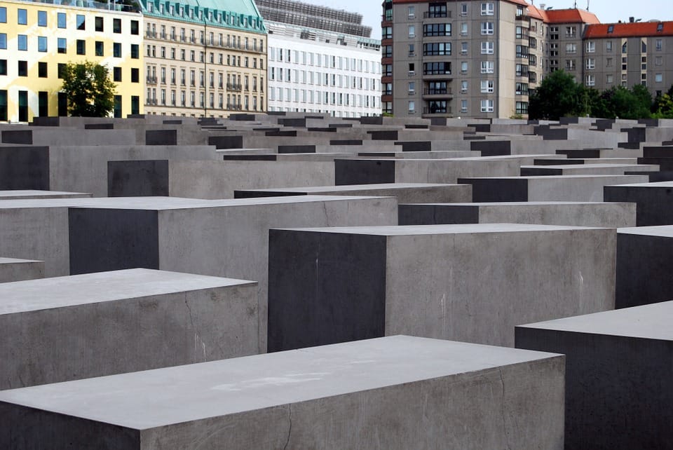 memorial-510156_960_720