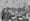 Pogrom sonrasında bir okula sığınan Selanik Yahudileri © United States Holocaust Memorial Museum, courtesy of National Archiv
