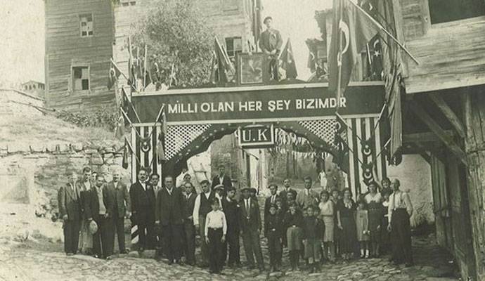 Görsel Rıfat N. Bali'nin 1934 Trakya Olayları isimli kitabında kullanılmıştır.